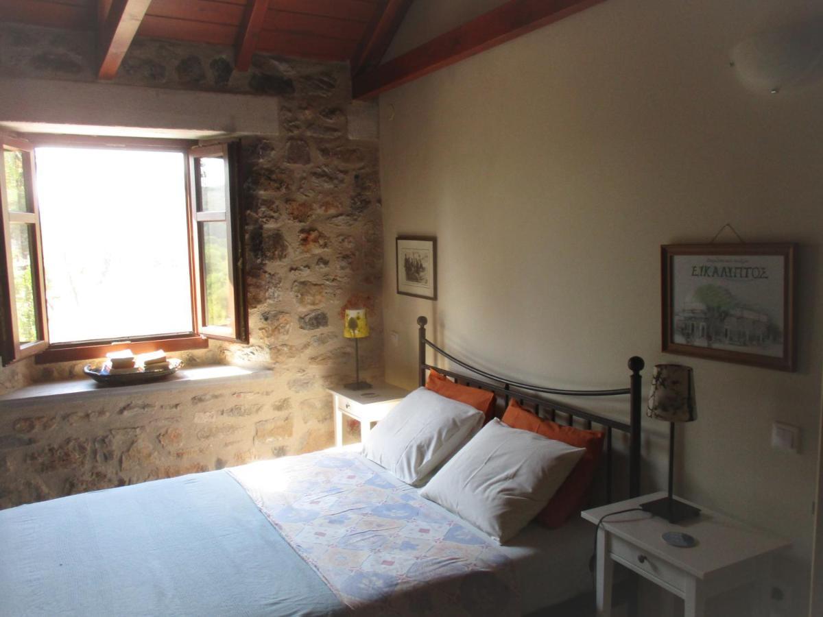 Arcadian Stone House In A Quiet Landscape, Leonidion Villa Poulithra Bagian luar foto