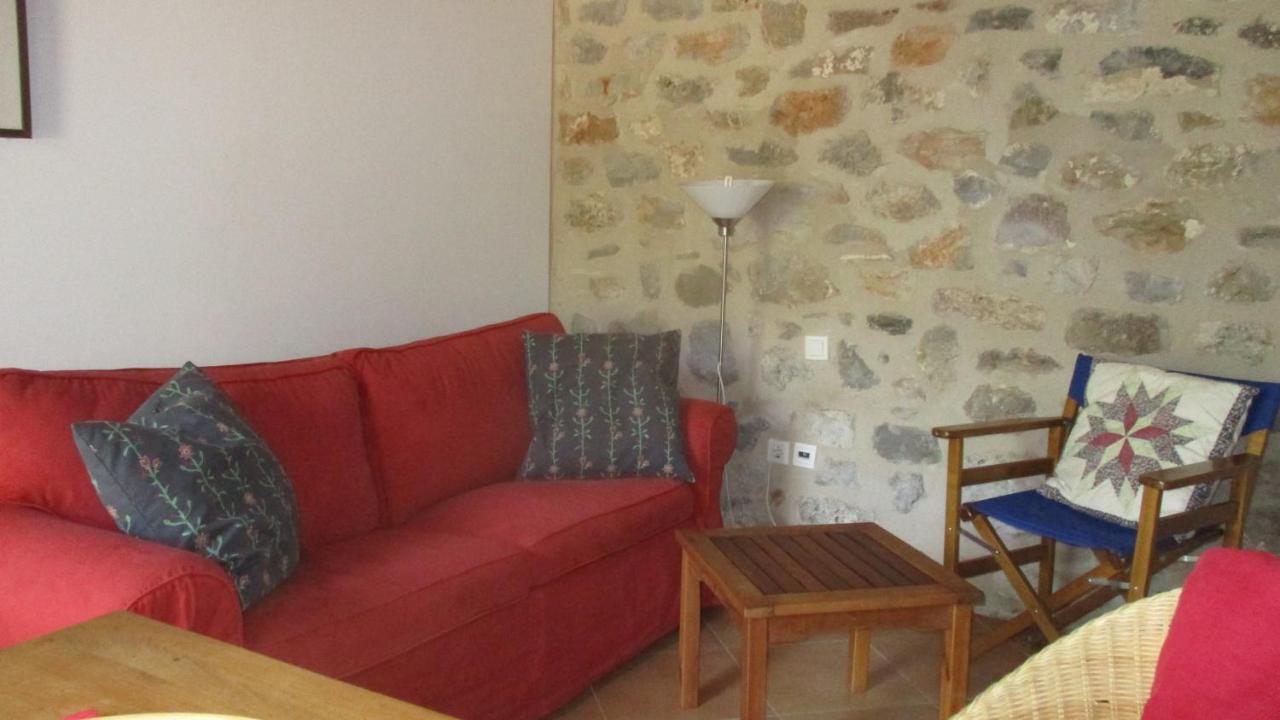 Arcadian Stone House In A Quiet Landscape, Leonidion Villa Poulithra Bagian luar foto