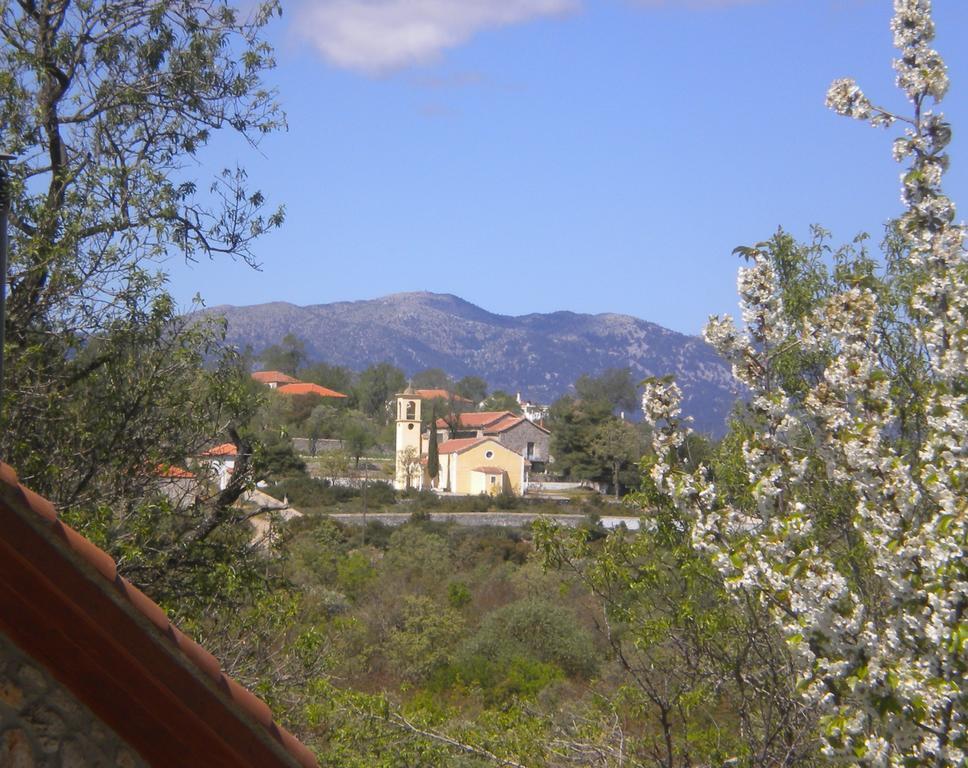 Arcadian Stone House In A Quiet Landscape, Leonidion Villa Poulithra Bagian luar foto