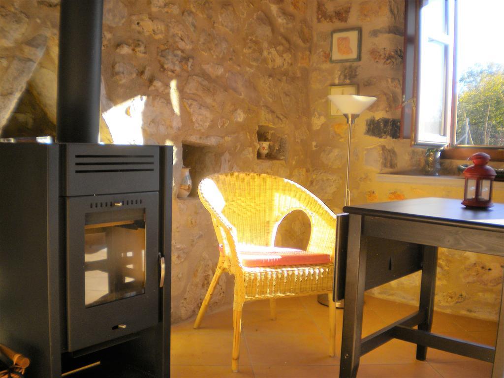 Arcadian Stone House In A Quiet Landscape, Leonidion Villa Poulithra Bagian luar foto