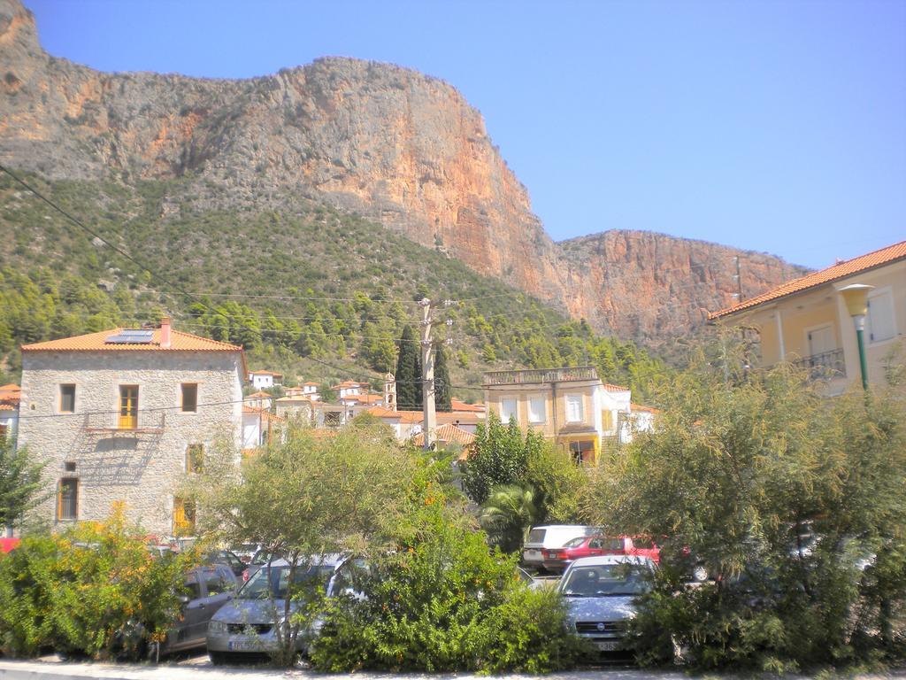 Arcadian Stone House In A Quiet Landscape, Leonidion Villa Poulithra Bagian luar foto
