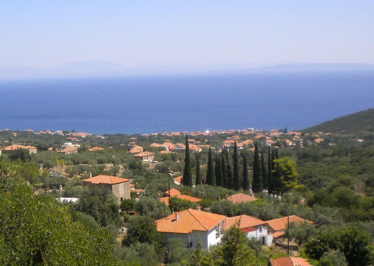 Arcadian Stone House In A Quiet Landscape, Leonidion Villa Poulithra Bagian luar foto